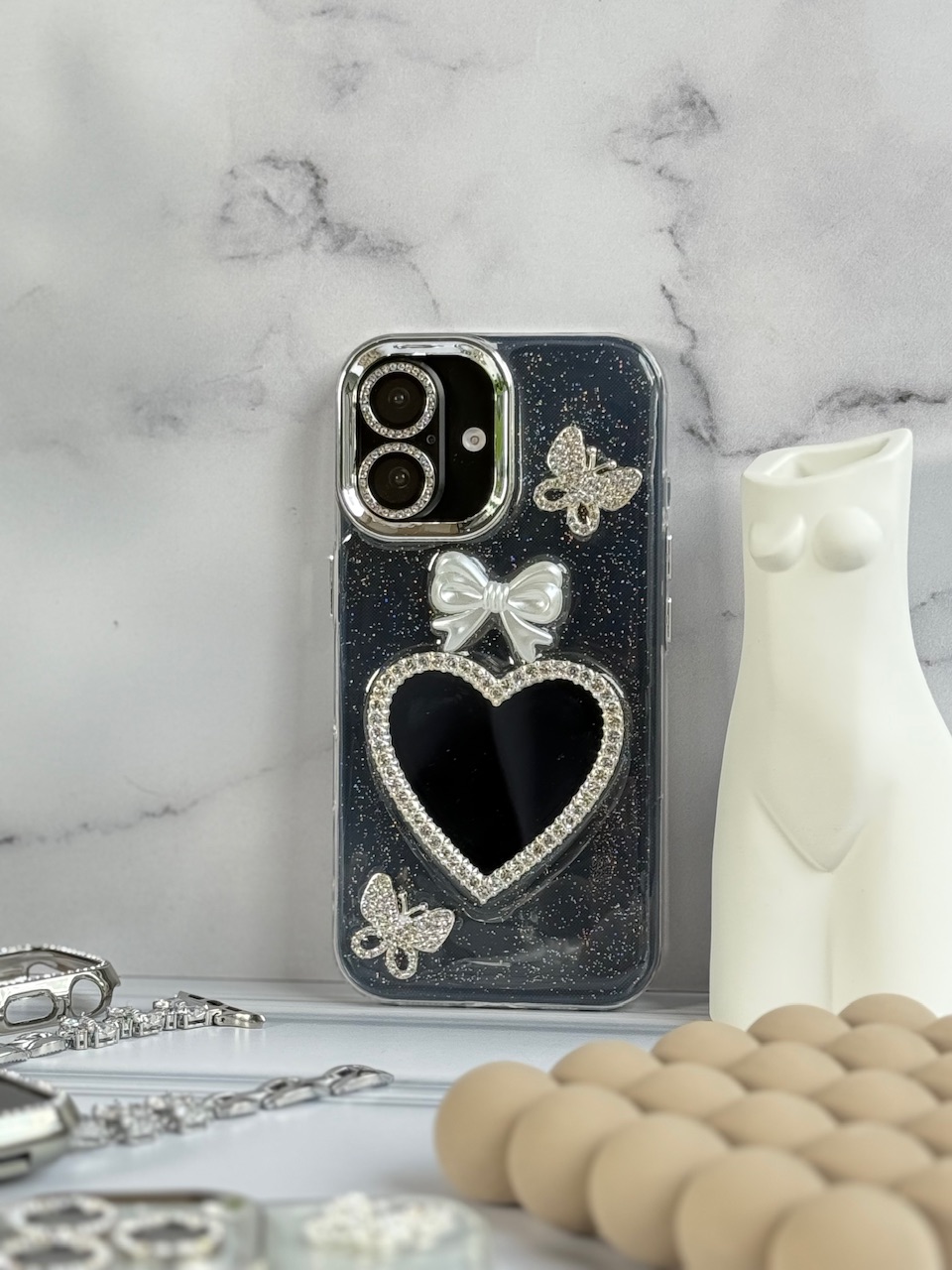 16b5f8.jpeg قاب شاینی قلب آینه ای با محافظ لنز رینگی نگینی (کدC1889) - Image 1