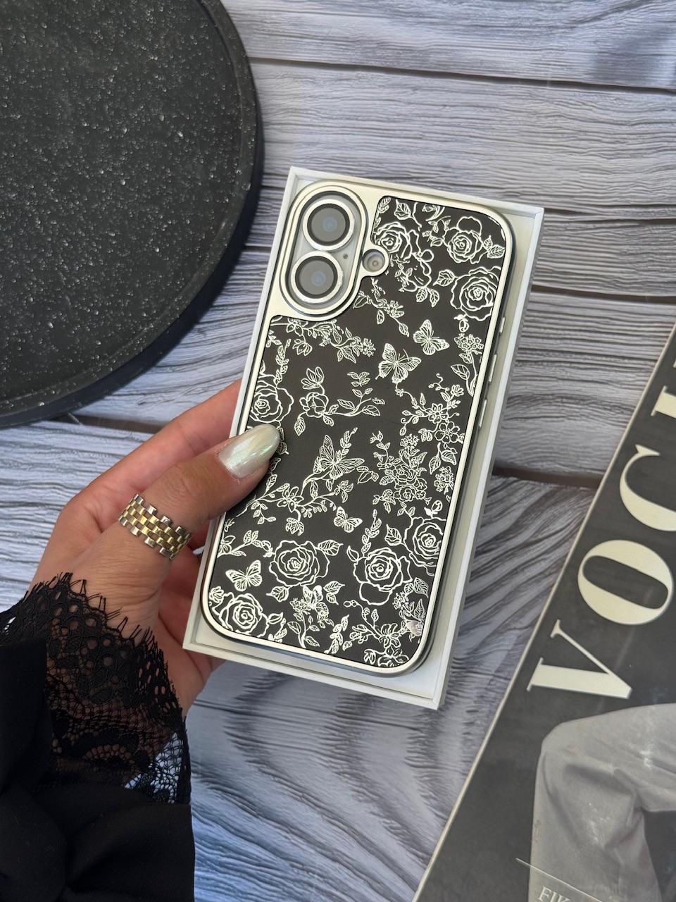 61eacb.jpeg قاب Dark Flowers آیفون (کدC2093) - Image 1