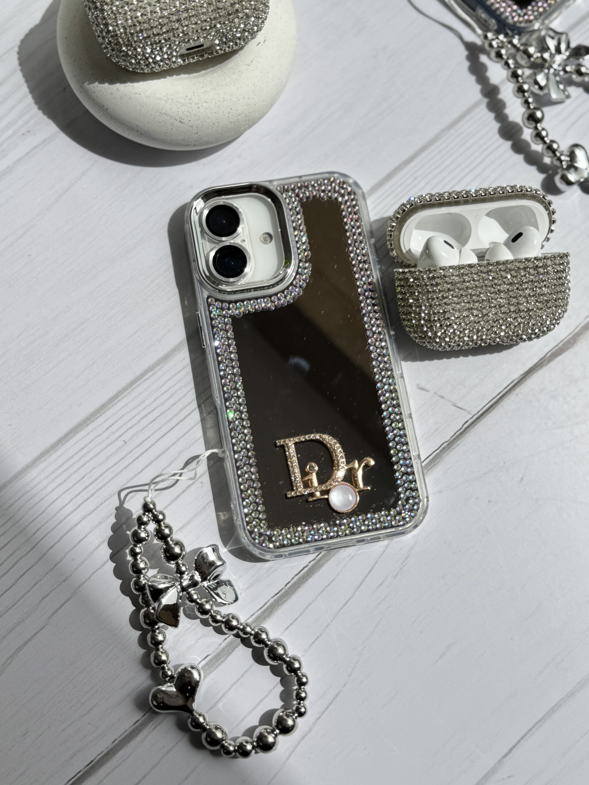 7d8fc9.jpeg قاب Dior آینه ای دور نگین با آویز قلبی پاپیونی (کدC1989) - Image 1