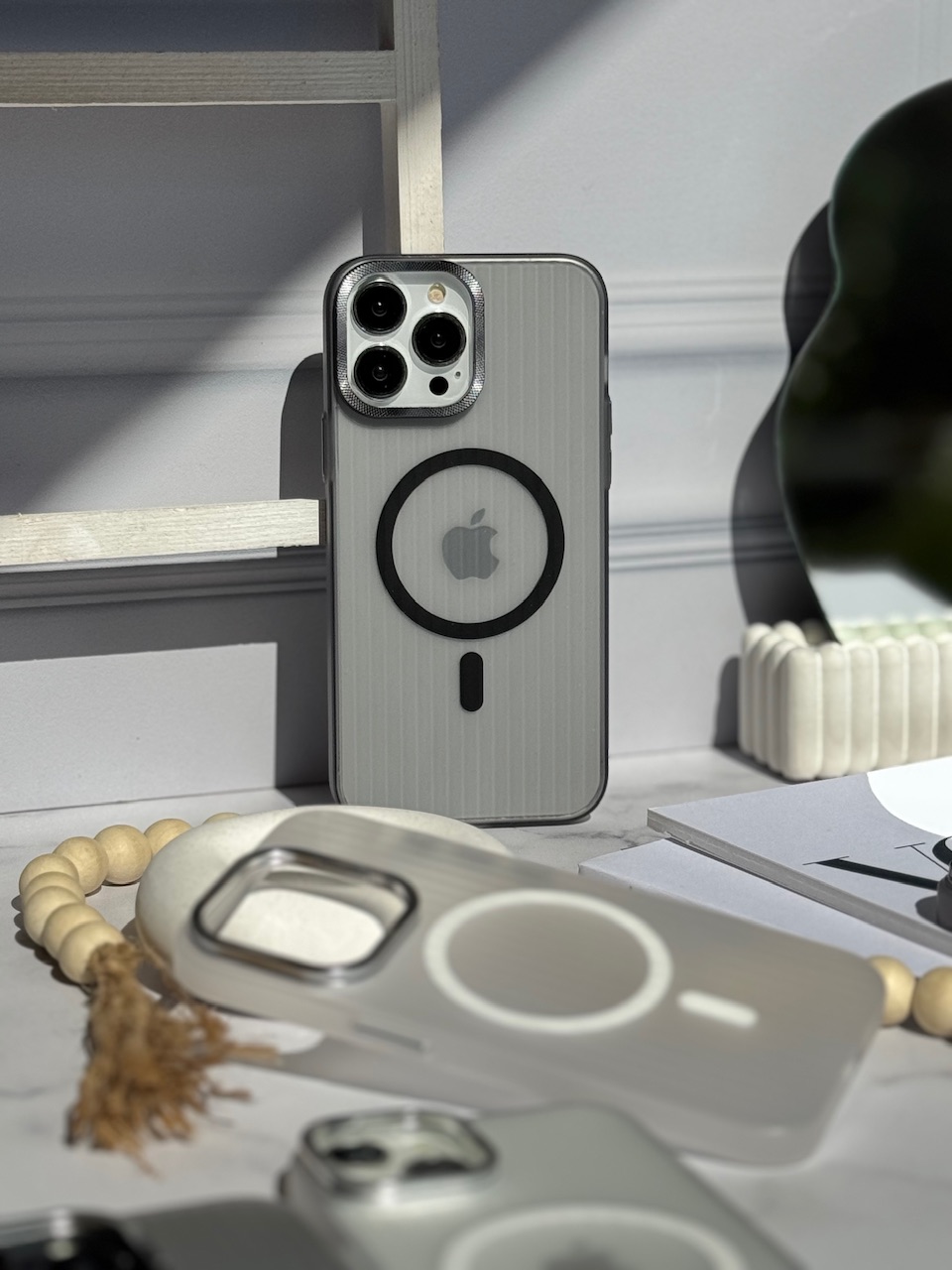 84d1f4.jpeg قاب لنز استندی کرکره ای مگ سیف دار (کدC1844) - Image 1