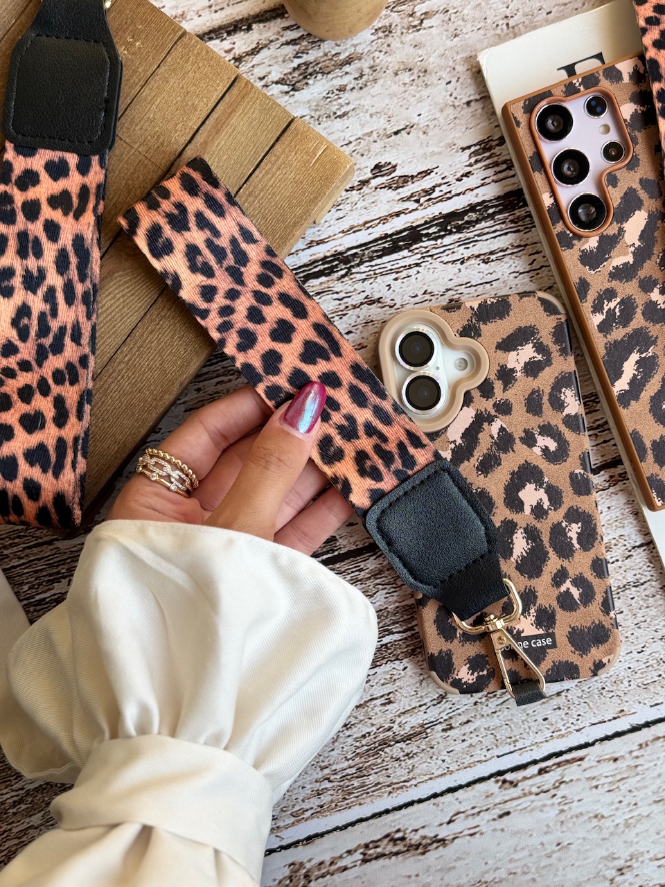 ebd3eb.jpeg بند مچی موبایل طرح پلنگی (کدa0262) - Image 1