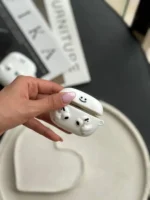 کاور ایرپاد سیلیکونی Airpods in Hands (کدa0122) - Image 4