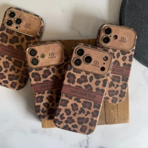 قاب آیفون Dior Leopard Golden با محافظ لنز و طرح پلنگ طلایی برای سری ۱۳ تا ۱۷