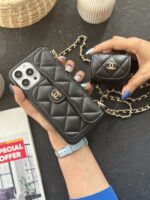 قاب موبایل آیفون شنل بالشتی جاکارتی + بند طلایی - Image 3
