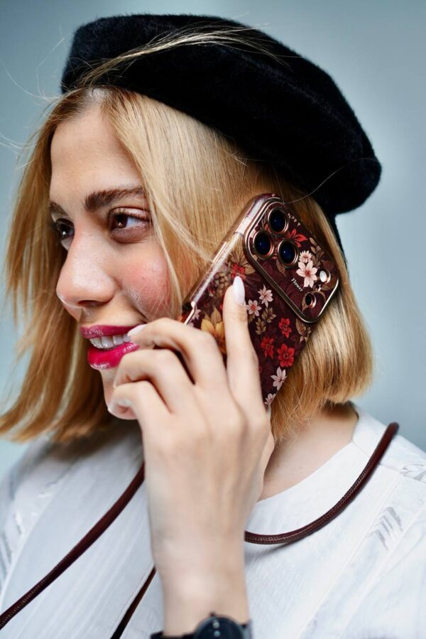 قاب موبایل آیفون فلاور آیلیش قهوه ای به همراه بندست - تصویر 3