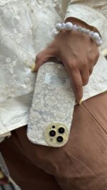 قاب موبایل ( آیفون ) گل مستر پیس سفید نقره ای + بندست مخملی - Image 2