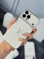 قاب آیفون طرح Louis Vuitton با لنز سفید | حکاکی LV | سری 13 تا 17 - Image 2