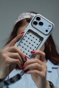 قاب جاکارتی آیفون قلب آینه‌ای | بنددار