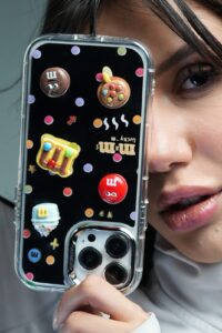 قاب موبایل ( آیفون - سامسونگ ) ام اند ام M&M آیینه ای بنددار - Image 3