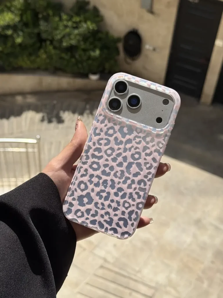 قاب پلنگی صورتی نقره‌ای فانتزی برای آیفون
